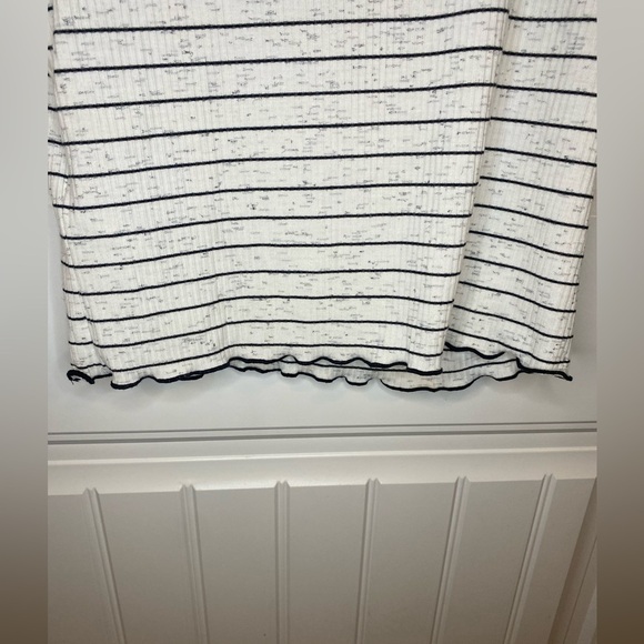 BCBG striped crop top with ruffle detail - Picture 3 of 7